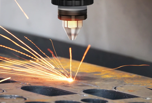 O Que Causa a Redução da Precisão em uma Máquina de Corte a Laser?